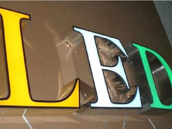 渑池介绍LED招牌的基础知识。